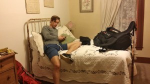 Rommet vårt på Yosemite Coulterville Inn, kalt Rusty Rose