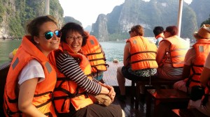 på vei til grottene - her en posering med Moy! Hun er fra Malaysia men bor i Australia. (Hun og søsteren har funnet ut at de skal oppleve verden!)