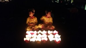 Lykter man kjøper for å sette på vannet - det bringer lykke!