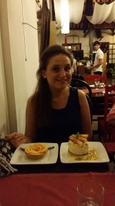 Jeg fikk plast i maten, og som plaster på såret ble det 2 stk desserter.. mMMmm