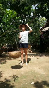 Caroline bærer som de lokale