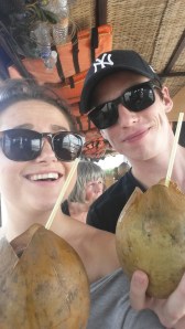 En velfortjent kokosnøtt ventet på veien tilbake til bussen :)