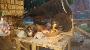 Omvisning på landsbygda før middag på barnehjemmet