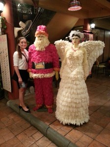 Absolutt all dekorasjon er laget av kondomer - inkludert julenissen!