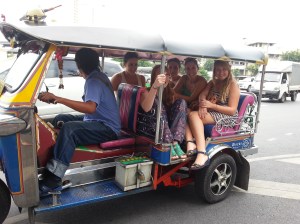 Trangt og godt - 5 stk i en tuktuk er ikke noe problem