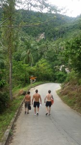 På tur til en foss med kjente fra Norge. 