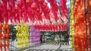 Byen er pyntet og klar til festival