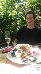 Champagnefrokost på tysk restaurant. Så nærme vi kan komme oss norsk frokost :)