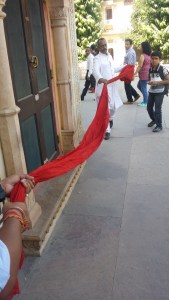 En turban er 5-10 meter lang og er litt av et kunststykke å ta på 