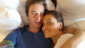 SÅ fornøyd for å endelig få god seng! 