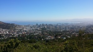 Utsikt  over hele Cape Town - på vei opp til Table Mountain. 